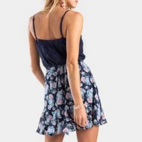4 for $40 SALE! Francesca's Coll. Lace V Neck Floral Mini Dress, Navy, Size L - Picture 2 of 16